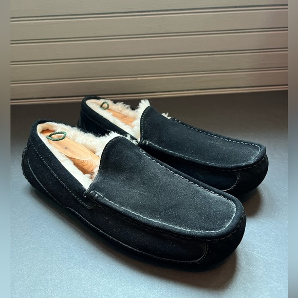UGG Men's ASCOT Casual Comfort Slipper Size 11 Loafers BLACK 1101110 Moccasins - Picture 1 of 11